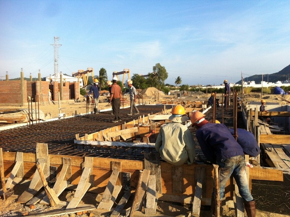 Thi cong Tram bom chinh.jpg